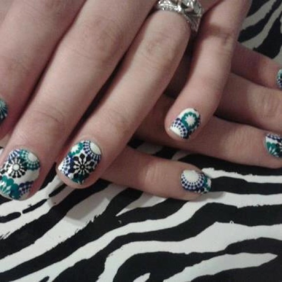 Jamberry Blue Modern Flower - Picture 3 of 3